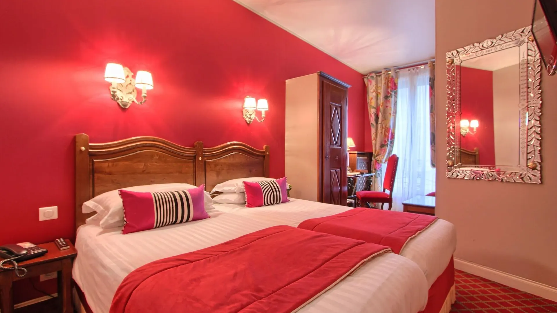***  Hotel Des Marronniers Paris France