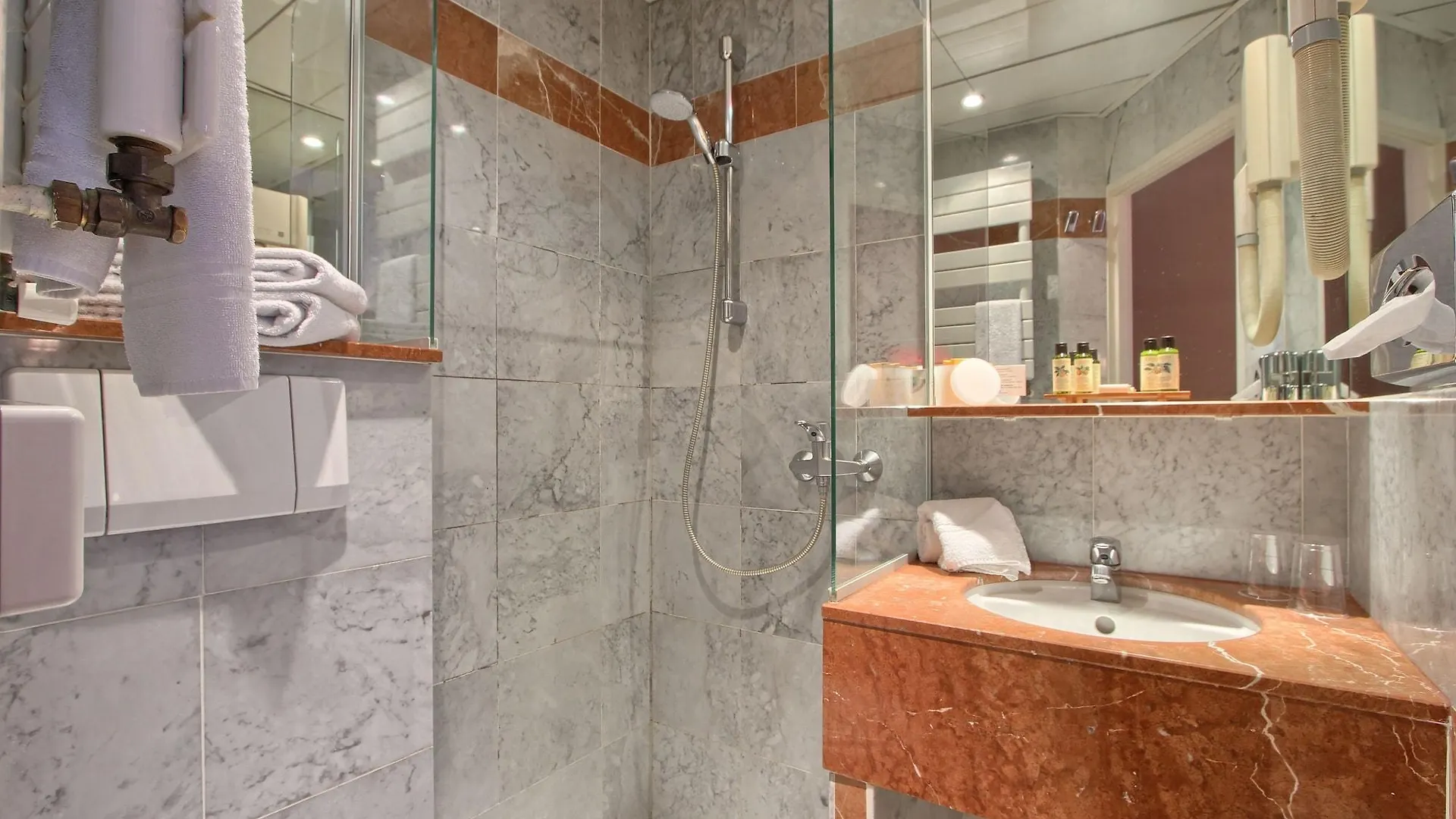 Hotel Des Marronniers Paris 3*,  France
