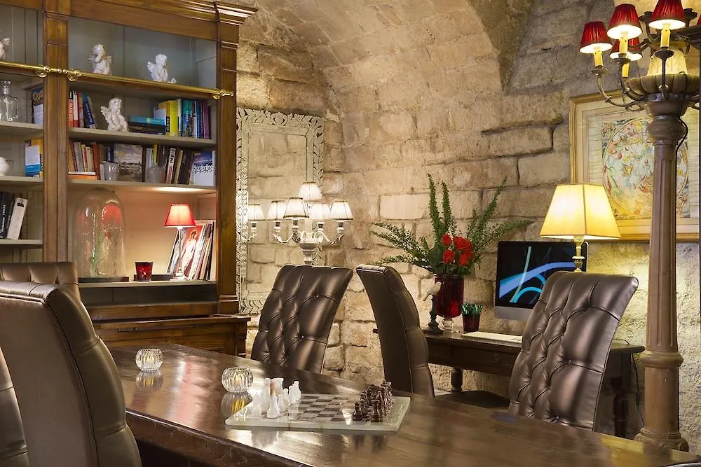 Hotel Des Marronniers Paris