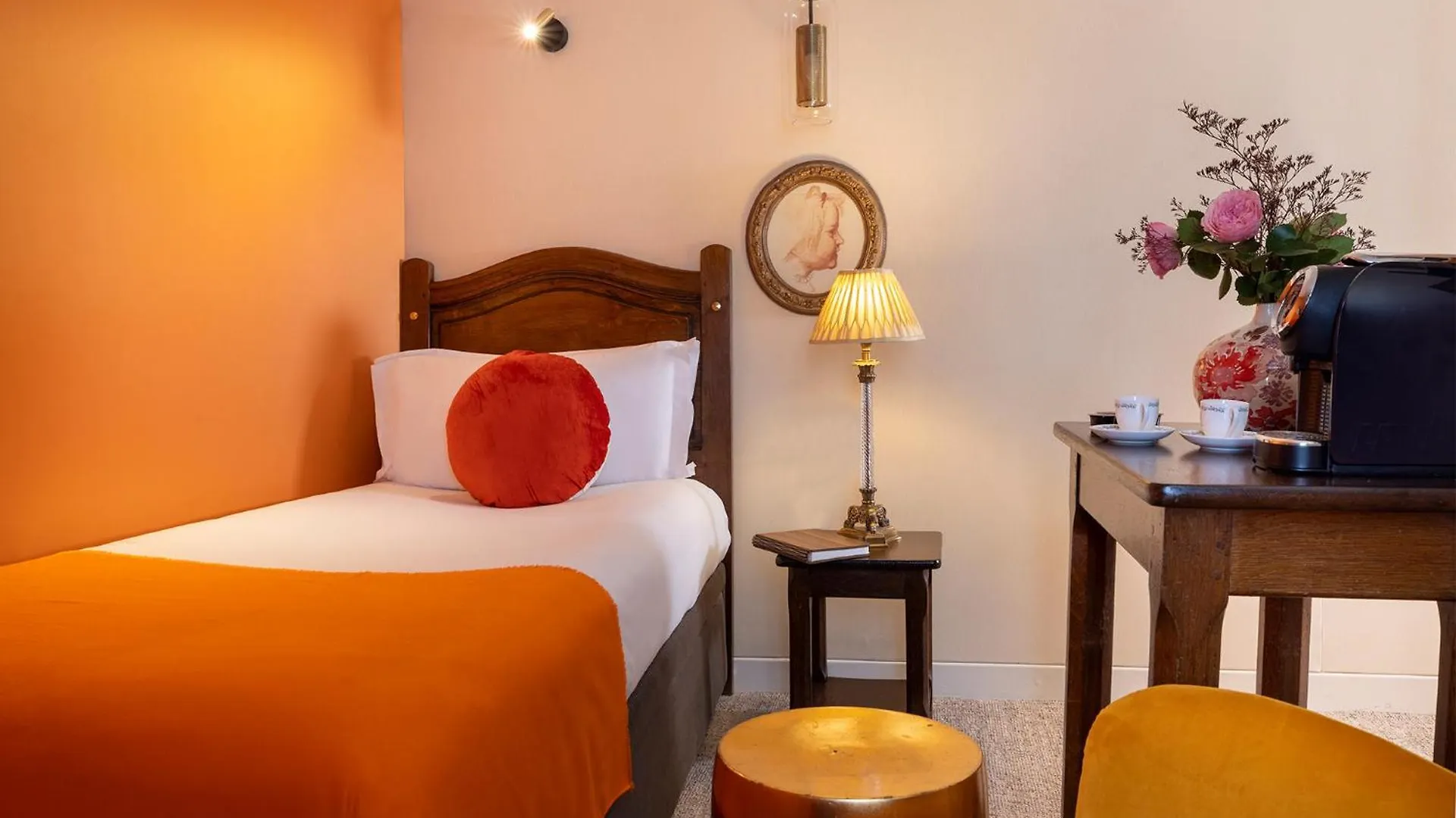 Hotel Des Marronniers Paris 3*,