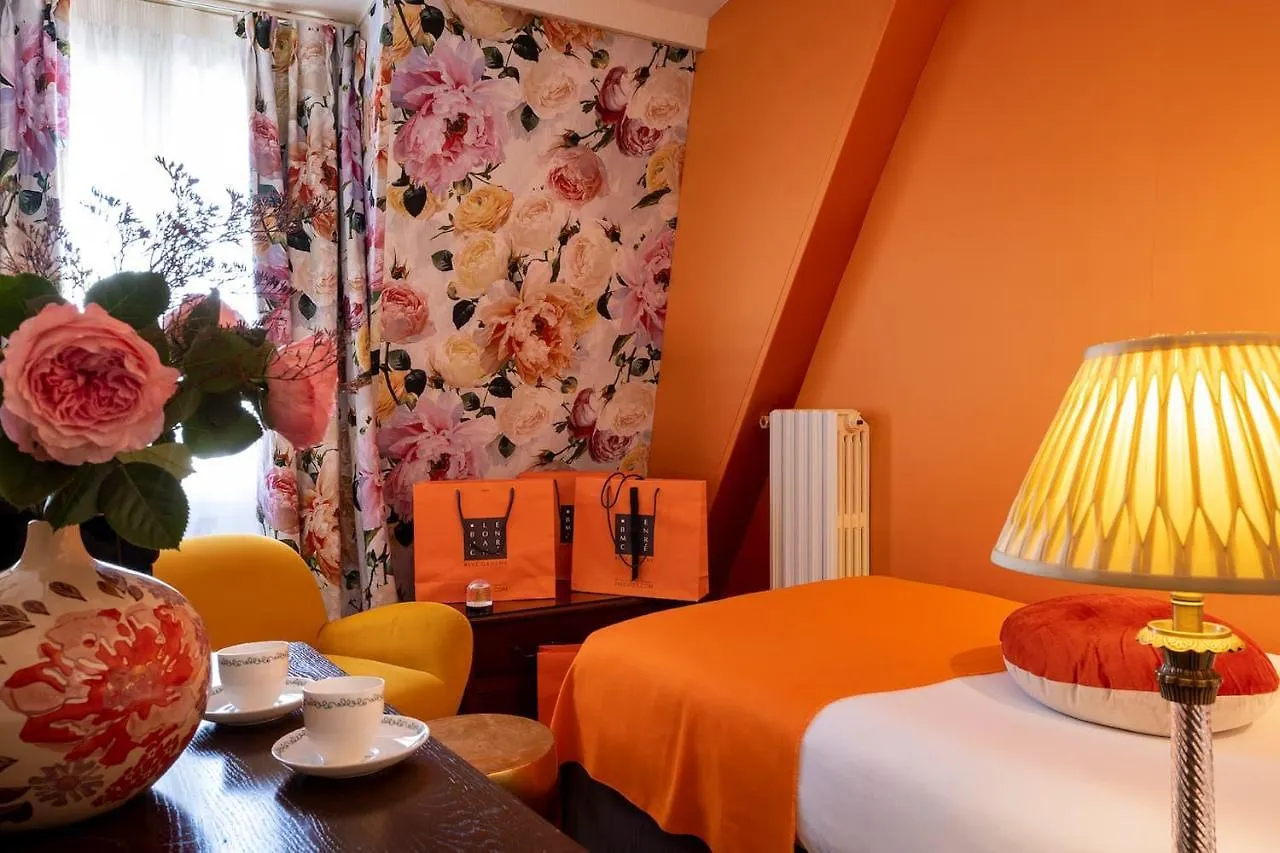 ***  Hotel Des Marronniers Paris France