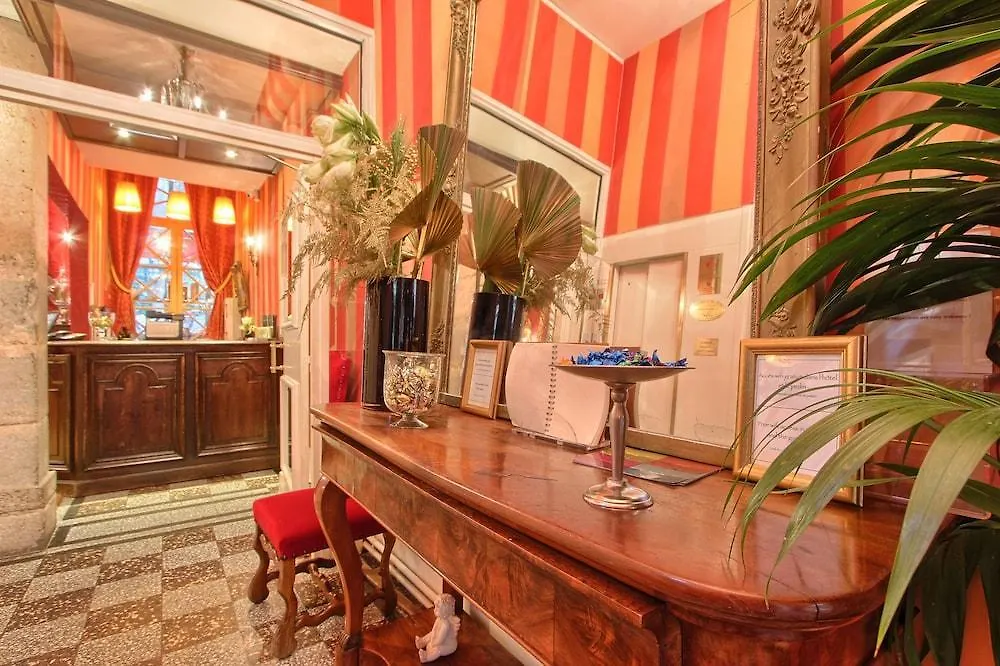 Hotel Des Marronniers Paris 3*,